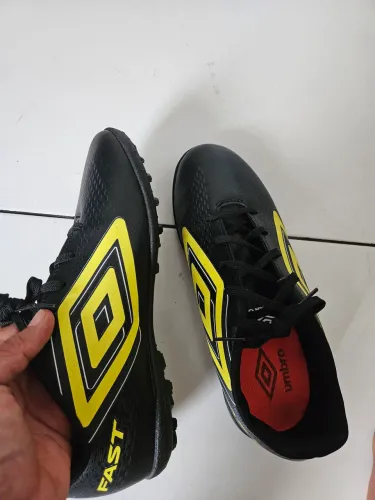 Chuteira Umbro Society 