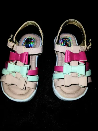 SANDALIA INFANTIL MENINA TAMANHO 20 NOVA 40 REAIS MORO NA PIABETA 