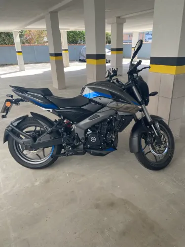400km rodados e único dono - Bajaj Dominar 200