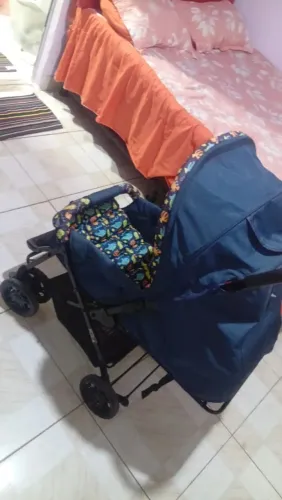Carrinho de bebê novo