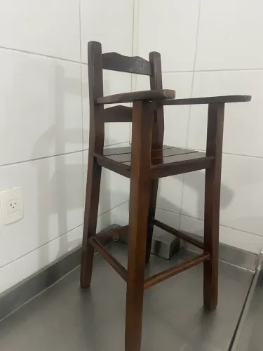 Cadeira Infantil de Madeira - Estilo Clássico