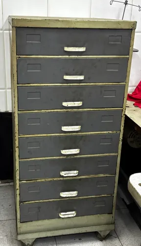 Vendo gaveteiro de ferro galvanizado 