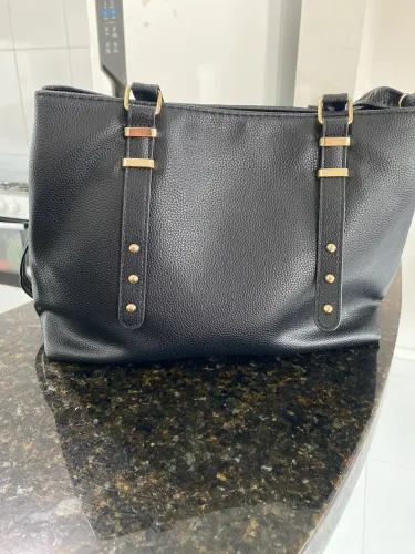 Bolsa casual, para usar no dia-a-dia, bonita e confortável.