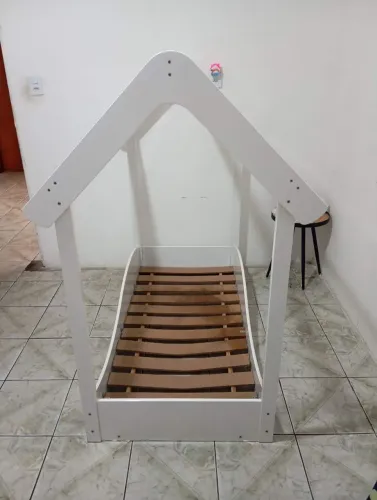 Cama montessoriana infantil casinha