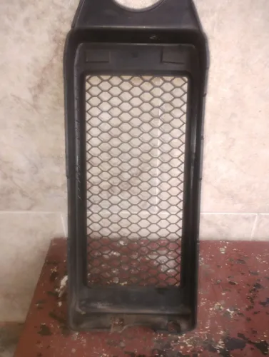 Grade Protetora Radiador Shadow 600 original usado 