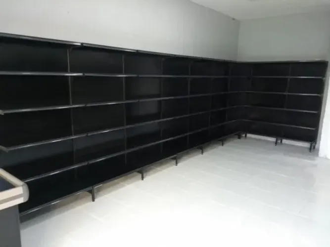 GÔNDOLAS COR PRETO - MENOS DA METADE DO PREÇO - OPORTUNIDADE