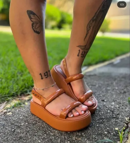 Vendo uma Melissa nova TAM 36 e 2 prancha de cabelo