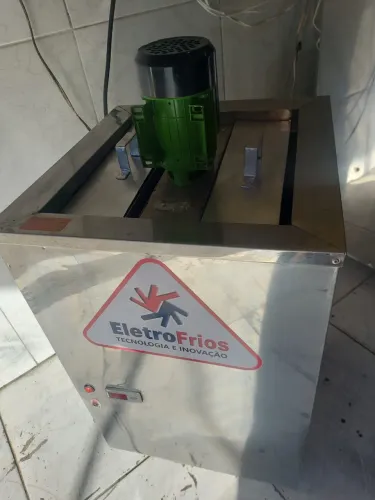 Máquina de picolé completa com formas e extratores