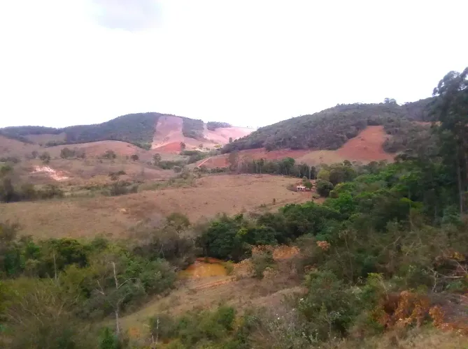 Sítio de 38 hectares com água em abundância em Cristiano Otoni