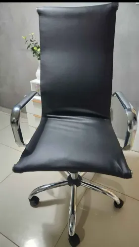 CADEIRA PRESIDENTE ESTOFADA