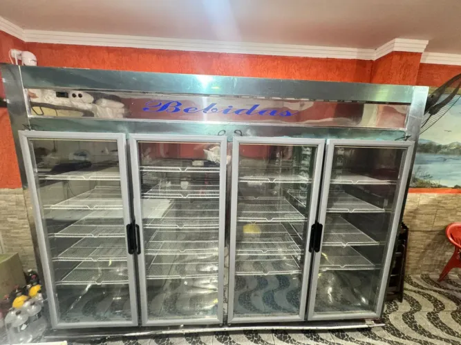 Vendo freezer Alaska muito novo