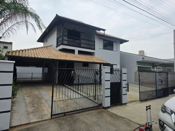 Casa no bairro Rio grande 200mts do brasil atacadista do nova palhoça
