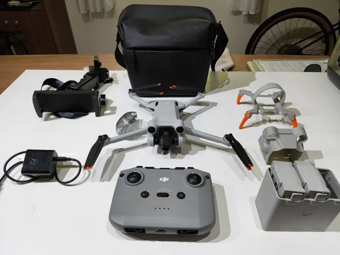 Drone DJI Mini 3 Pro + kit Fly More e acessórios 
