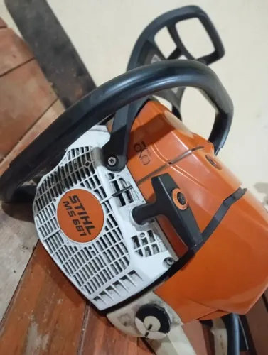 Vende se um motor serra 661 istil semi novo pouco usado *