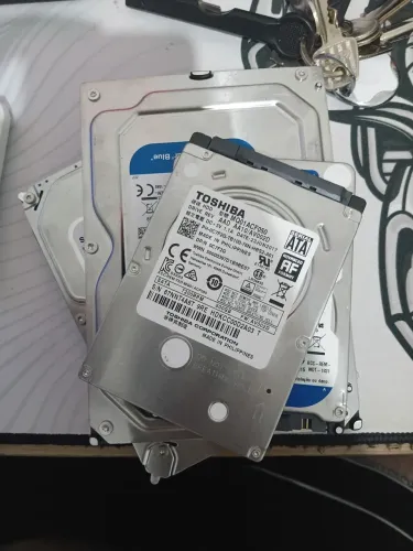 Vendo 4 HDDs 500GB, vendo separado tambem aceito propostas