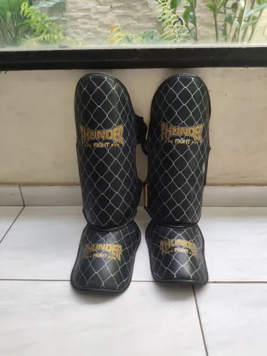 Vendo caneleira de muay thai semi-nova