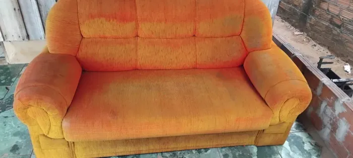 VENDE-SE SOFA COM LAVAGEM GRATIS 