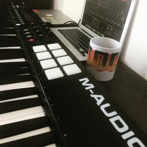 Teclado Controlador Midi USB Oxygen 61 V4 M-audio