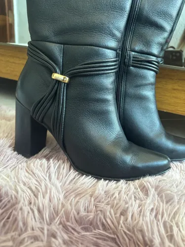 Botas luz da lua , loucos e santos 