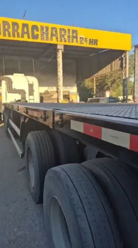 Carreta Porta container 
