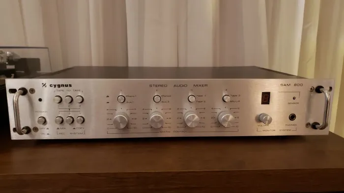 MIXER CYGNUS SAM-800 ÚNICO DONO