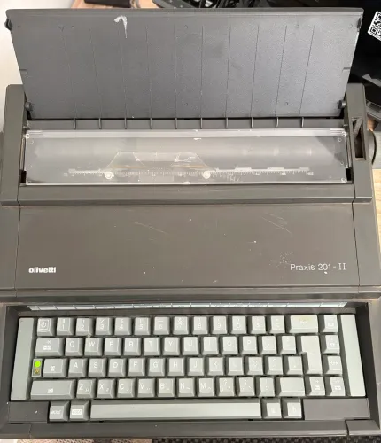 Máquina de Escrever Eletrônica Olivetti Praxis 201-II - Funcionando