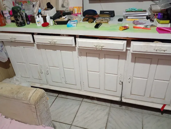 Bufê branco com 4gavetas madeira de lei