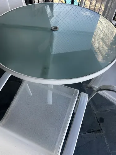 Mesa e 4 cadeiras