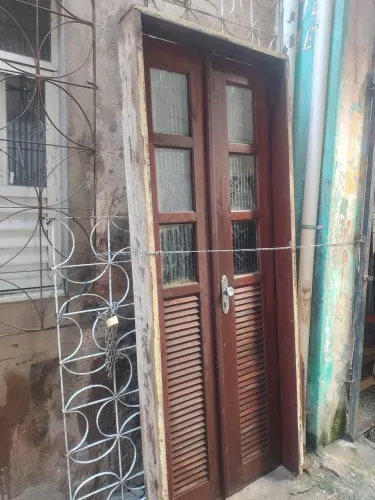 Porta de Massaranduba completa, pronta pra estalar.mede 0;80cm por 2:10