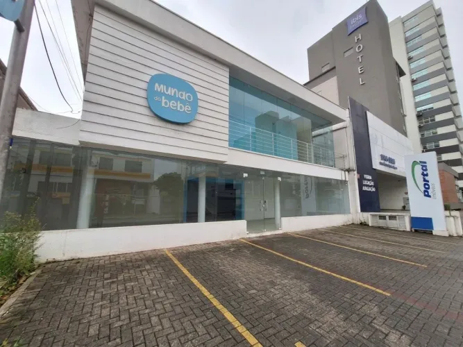 Loja com disponível para locação no Centro de Blumenau.