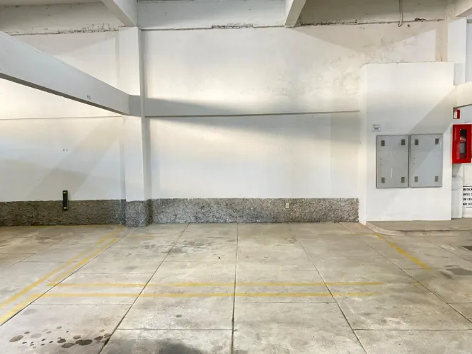Locação - Uma vaga disponível para aluguel no Cascatinha Center