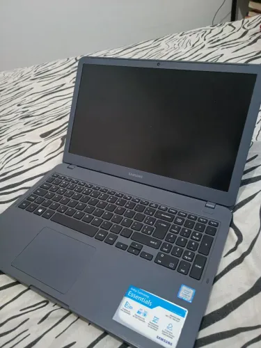 Notebook Samsung Essentials E30 | Intel Core i3 7ª Gen | Tela 15.6" Full HD | HD 1TB