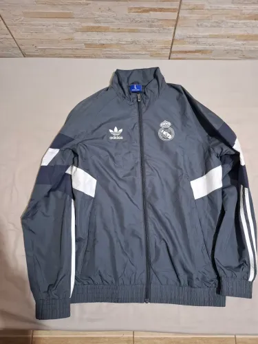 Jaqueta Corta vento Adidas real Madrid em perfeito estado