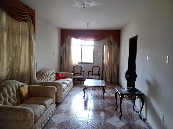 Casa + Galpão Comercial na Avenida Principal de Dias d?Ávila - Terreno de 1.352 m²