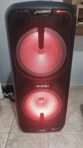 Estou vendendo essa caixa está top pra fazer aquele evento e escuta uma música...