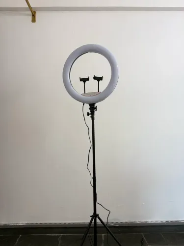 Ring Light profissional com tripé regulável e suporte para celular