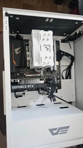 PC Ryzen 7 5700X RTX 4060 32GB 3600MTs