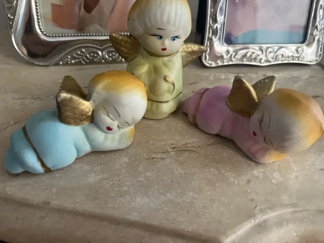 Trio de anjinhos de cerâmica 