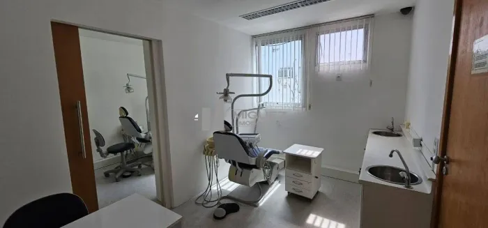 VENDE-SE SALA COMERCIAL NA CONDE DE BONFIM COM PORTEIRA FECHADA!!!!