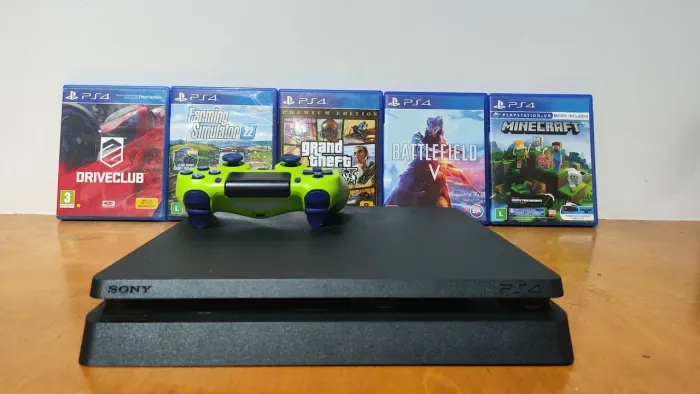 Ps4 slim 2020 1T, acompanha 5 jogos físicos e 1 controle paralelo, revisado recentemente 