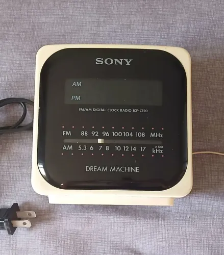 Rádio relógio Sony Dream Machine usado