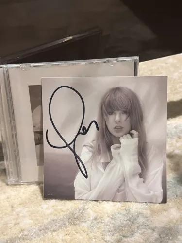 Cd autografado Taylor Swift - the tortured poets departament