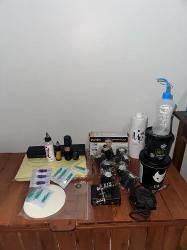 Kit tatuagem vendendo pois desisti de tatuar