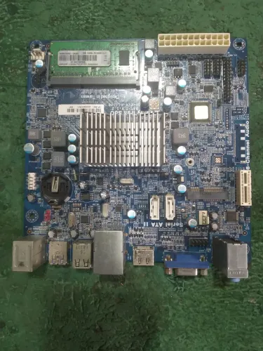 Placa mãe com processador acoplado 