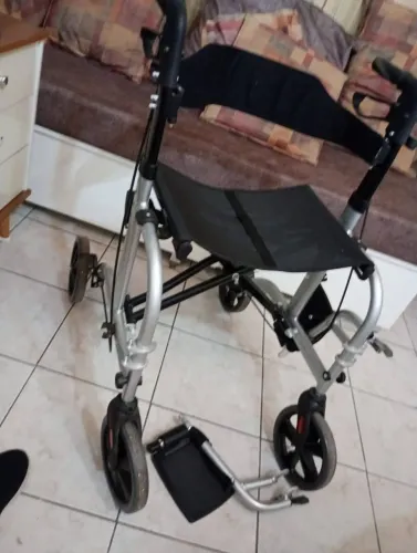Andador que vira cadeira