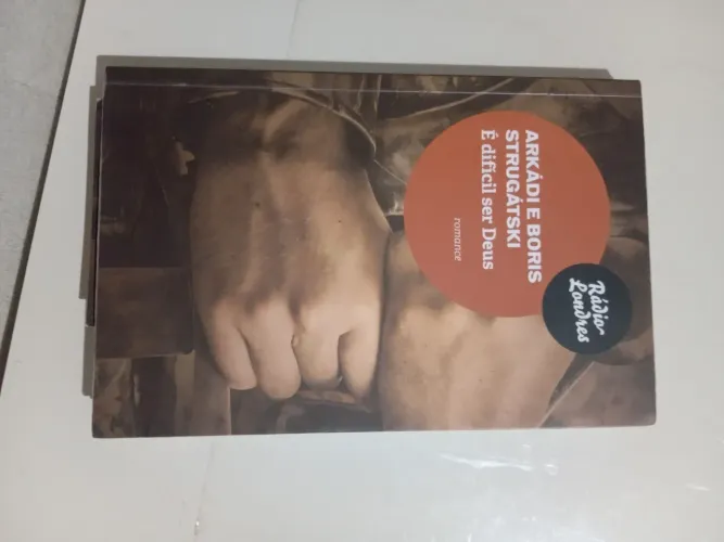 É difícil ser Deus - Rádio Londres