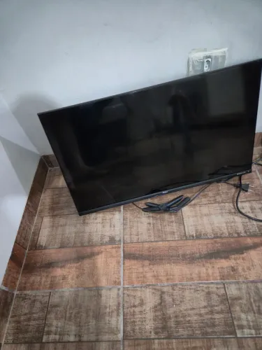 Ar-condicionado 9Mil BTUs, TV 32 Smart Philco, Ventilador Mondial.