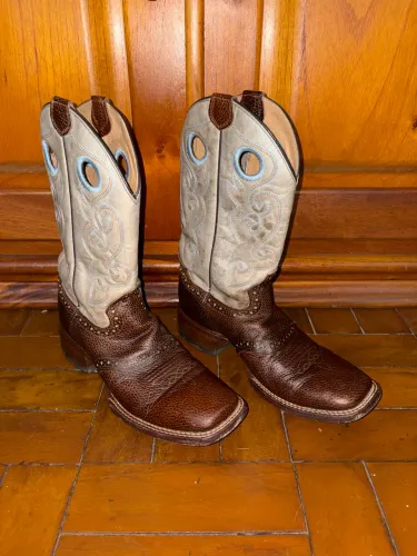 Bota Cody James