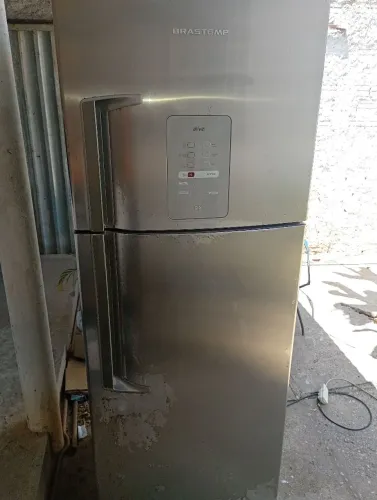 Geladeira Brastemp Frost Free com  tampas de inox