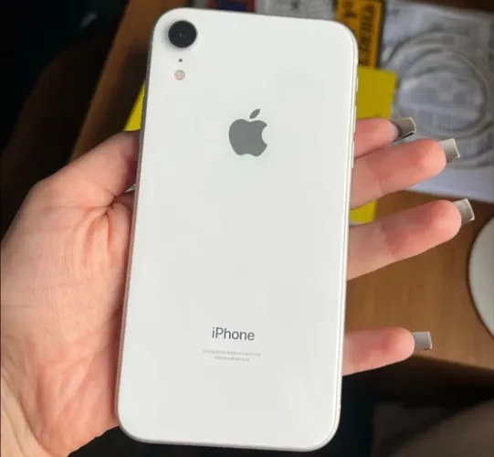 iPhone XR 128GB muito novo